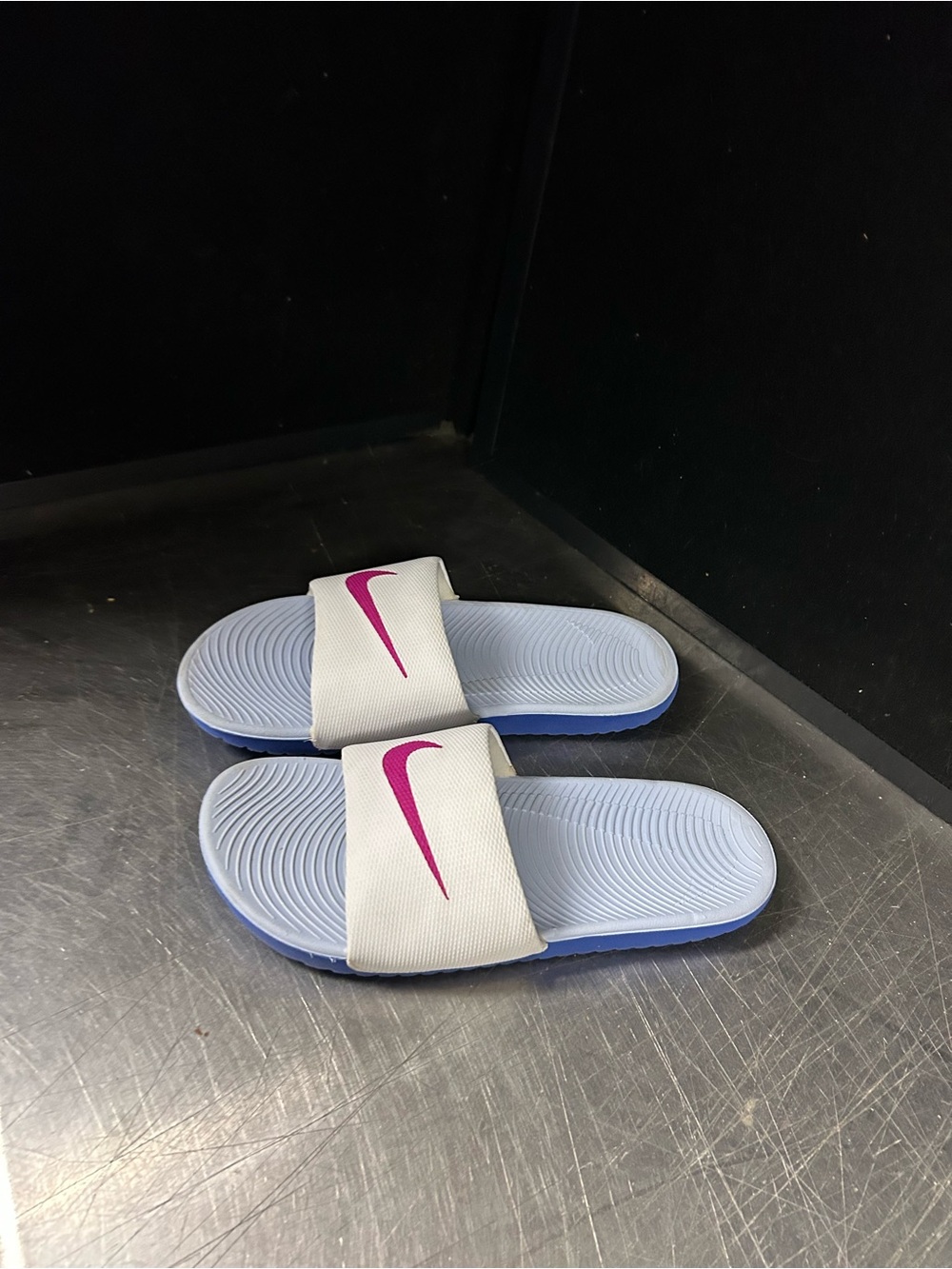 Nike Slides Size 8 Women